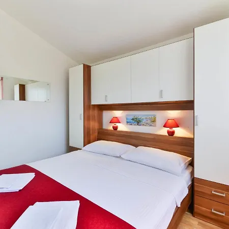 Matas-4 By Interhome Rovanjska